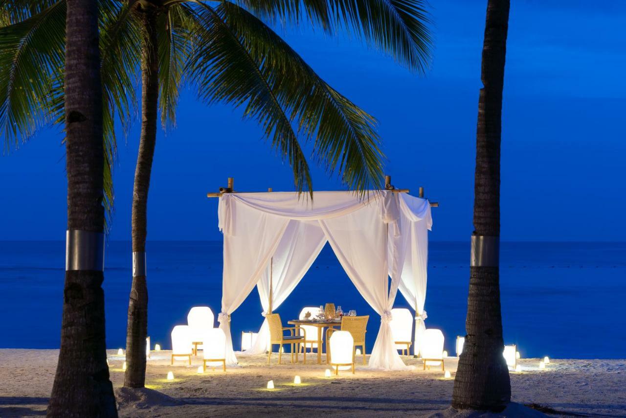 فندق ساوث بالمز ريزورت بانغلاو بنغلاو المظهر الخارجي الصورة A beachside dining experience at the resort