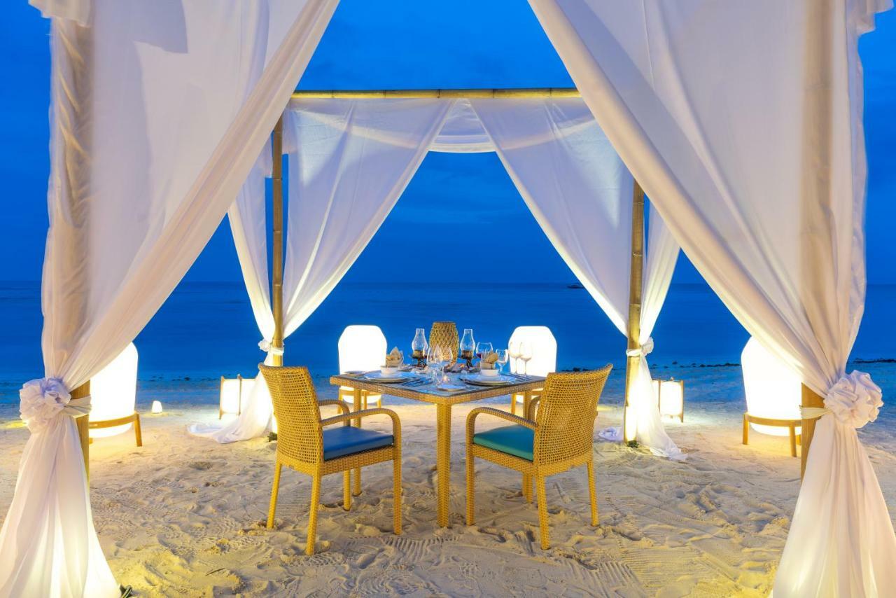 فندق ساوث بالمز ريزورت بانغلاو بنغلاو المظهر الخارجي الصورة A beachside dining experience at the resort