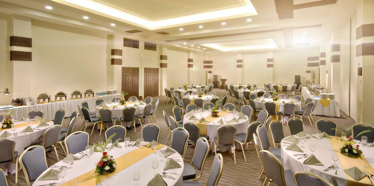 فندق ساوث بالمز ريزورت بانغلاو بنغلاو المظهر الخارجي الصورة The ballroom of the hotel